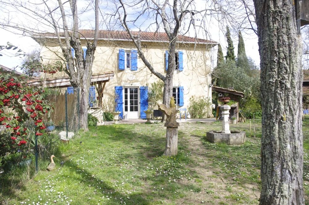 SAINT JEAN POUTGE 32, à vendre propriété de charme 8 pièces , dépendances et terrain arboré avec point d'eau