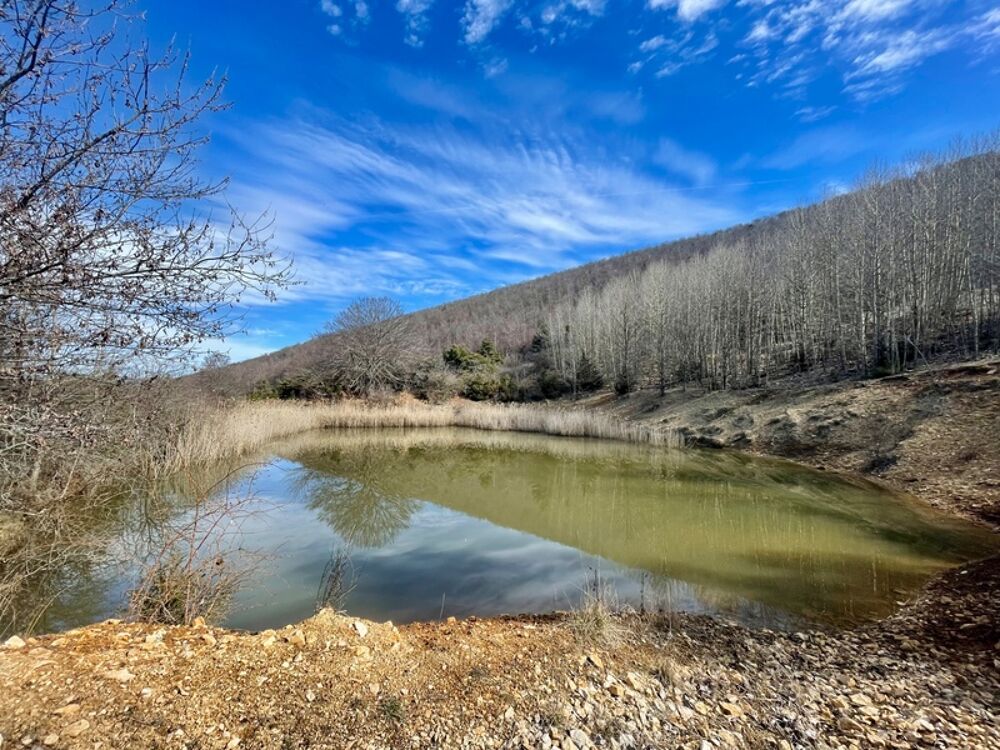 Vente Propriété/Château À VENDRE – Château à rénover sur domaine de 67 hectares Lagarde d apt