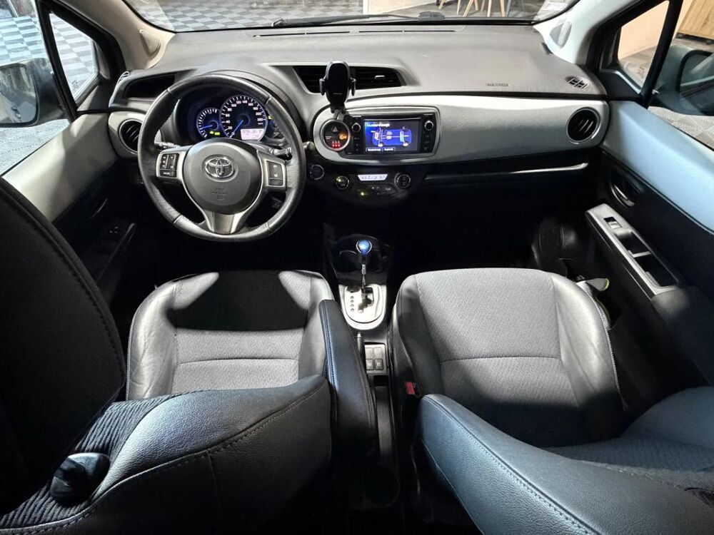 Yaris 1.5 VVTi 16V HSD Hybrid 100h E-CVT 75 cv Bo&icirc;te auto 2014 occasion 85190 Venansault