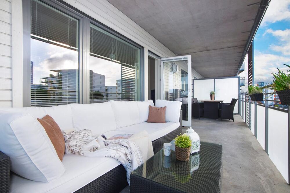 BELLE OPPORTUNITÉ!! SUPERBE 4 PIÈCES AVEC GRANDE TERRASSE!