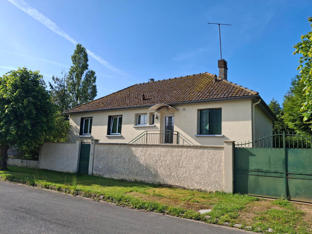 Maison 5 pièces 96 m² · à Clevilliers · 96 m² · 86 000 €
