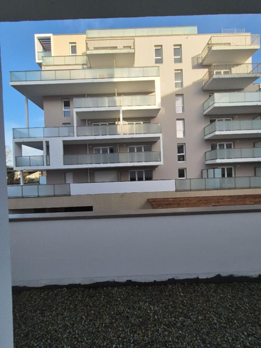 Appartement neuf de 45 m², livré en 2024 et jamais occupé, avec terrasse e11 m2, situé dans un quartier résidentiel récent à seu
