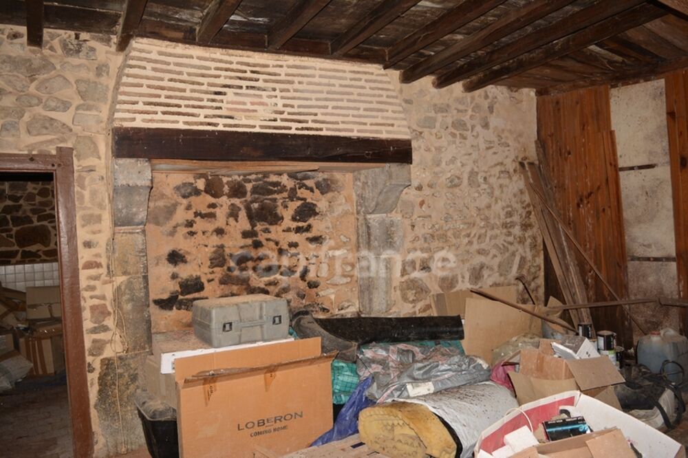 Grange sur terrain constructible de 8267 m2 en partie boisé à CRUX LA VILLE (58330)