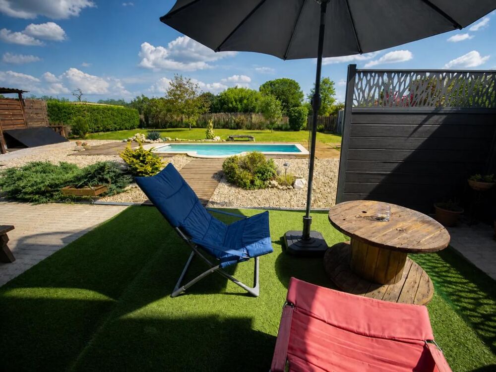 CUDOS  Maison récente de 81 m2 avec jardin, piscine et garage