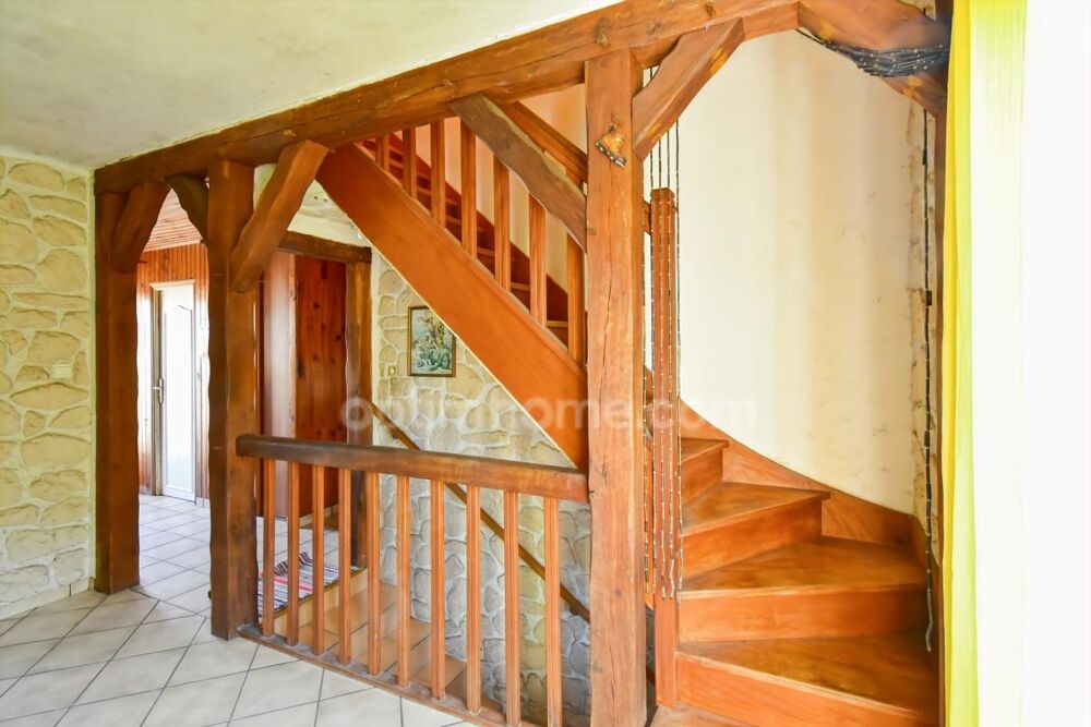 Maison traditionnelle A RENOVER, 4 chambres, sous sol total