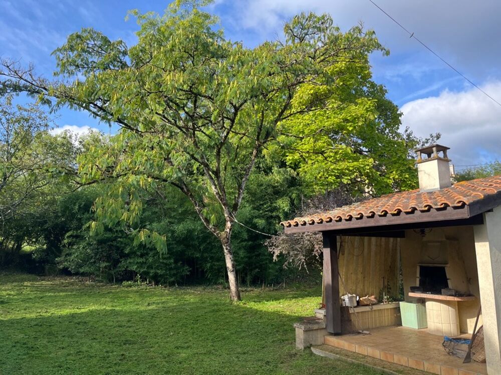 Maison à vendre 5 pièces aux portes de CHALAIS (16) avec grand jardin arboré clos et verger