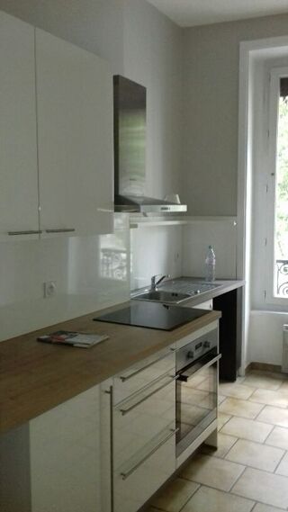  Appartement à louer 4 pièces 99 m²