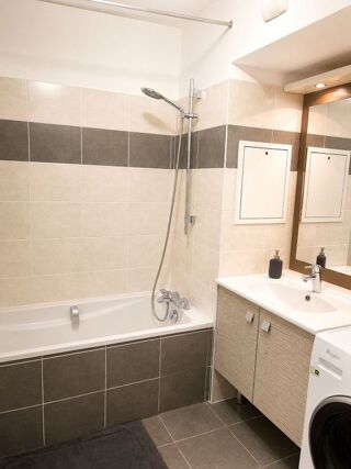  Appartement à louer 3 pièces 70 m²