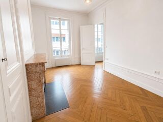  Appartement à louer 3 pièces 80 m²
