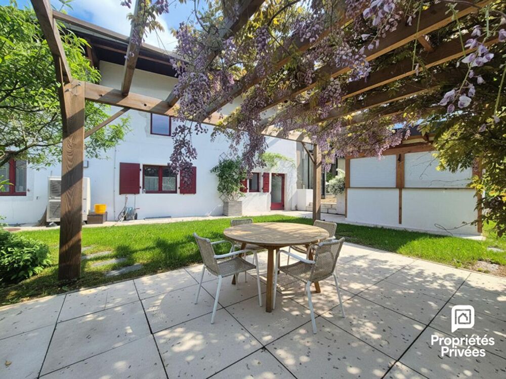 Maison avec dépendance piscine & jardin - Chevrier 74520