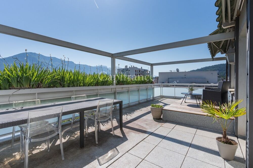 Rare T5 duplex en attique, garage, hypercentre ANNECY (74)