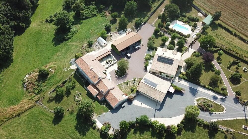 Vente Proprit/Chteau 10 Angoulme centre, VILLAGE  vendre, maison principale et 5 Gtes, 760 m pour l'ensemble sur un terrain de 28 000,00 m Angouleme