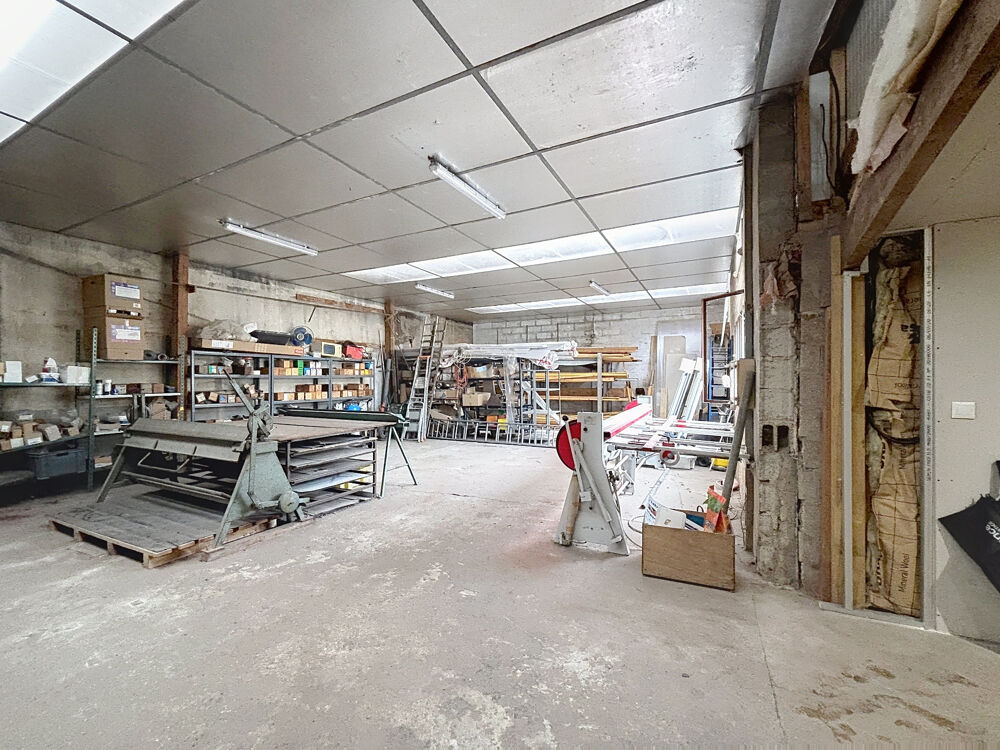   Local professionnel d'environ 150 m² à vendre à Petit-Couronne 