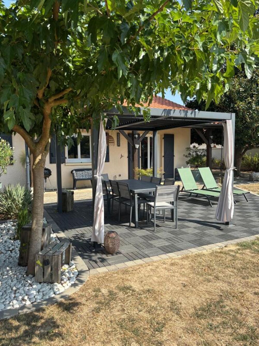 ? Attignat  Maison rénovée 160 m²