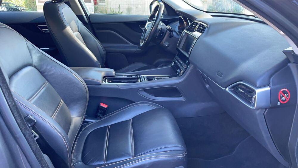 F-PACE 2.0 D 180 AWD BVA8 Portfolio - 5 places Automatique 2017 occasion 13001 Marseille