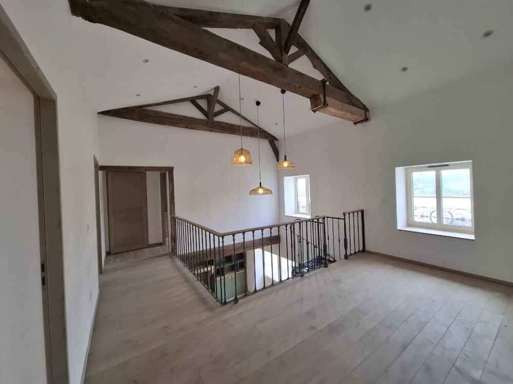 Location Maison Maison meublée avec cave , mezzanine et stationnements à Romanèche-Thorins Romaneche thorins