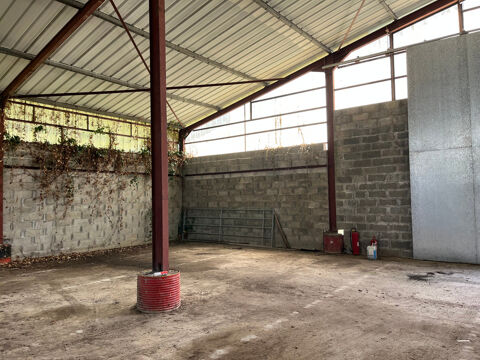 Hangar 411 m&sup2; sur terrain de 2852 m&sup2; ARVEYRES 285000 33500 Arveyres