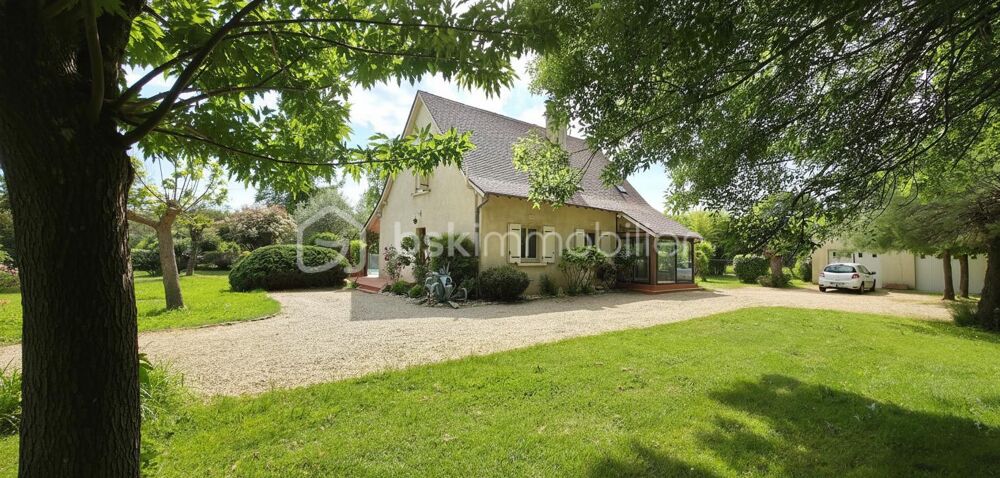 ? COUP DE COEUR  Maison familiale avec piscine sur un parc de 3 600 m²- Double garage - Â SAINT SEURIN SUR L'ISLE