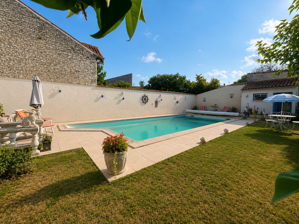 Maison d'habitation 7 pièces à vendre plus trois revenus locatifs MATHA (17)