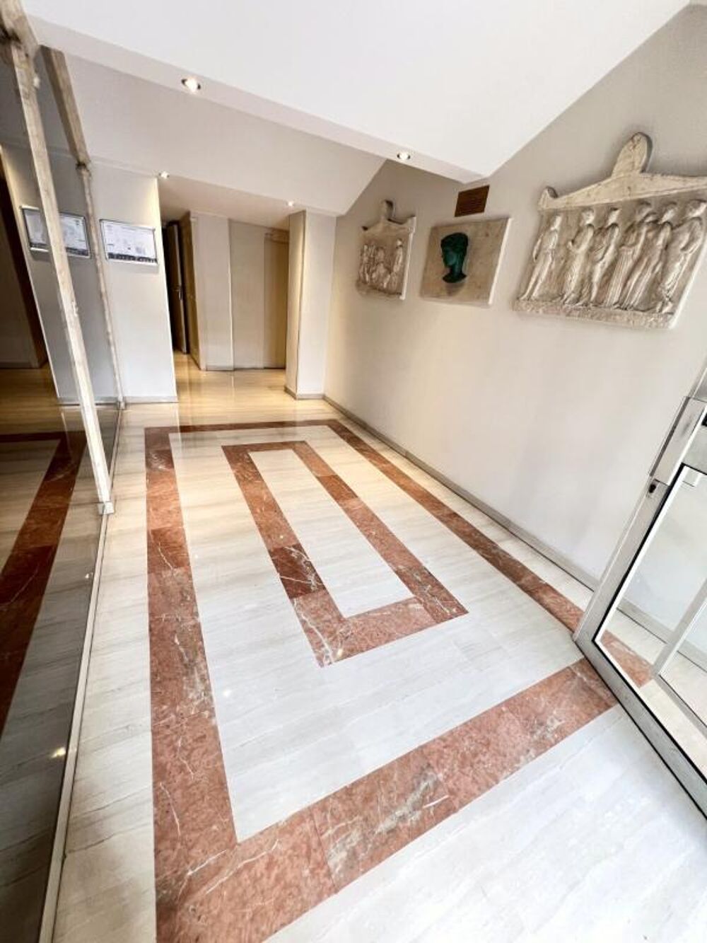 Vente Appartement 2 Pièces 50 m² Terrasse Garage Cagnes sur mer