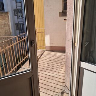  Appartement à louer 5 pièces 100 m²