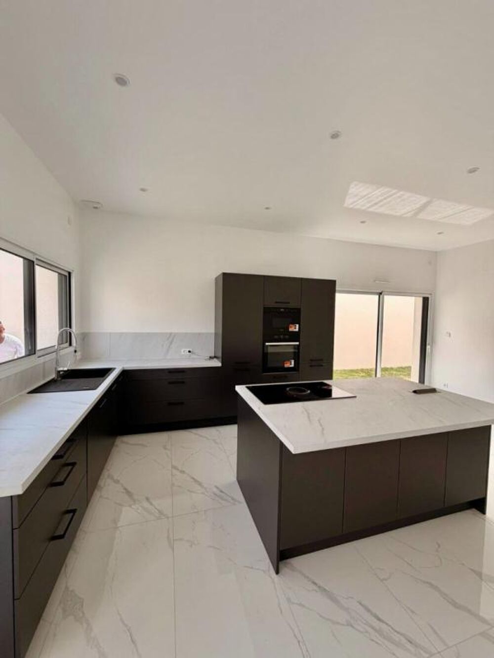 EXCLUSIVITÉ Élégante villa contemporaine de plain-pied aux prestations premium
