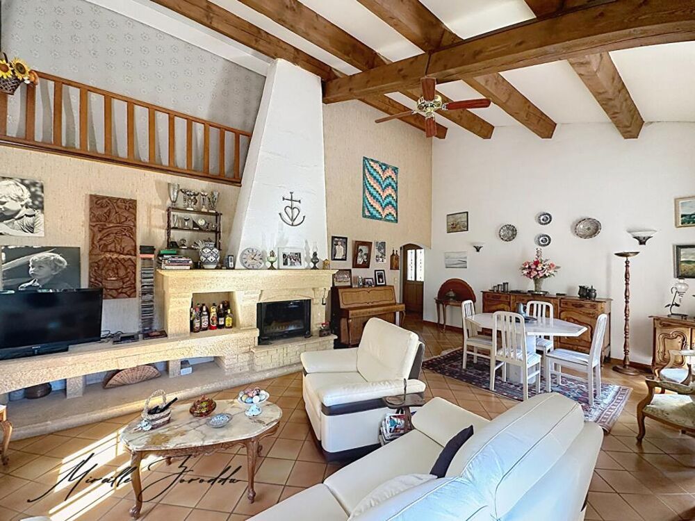 Vente Maison Jonquieres Saint Vincent, villa 4 chambres de 136 m² avec terrasse et terrain attenant Jonquieres saint vincent