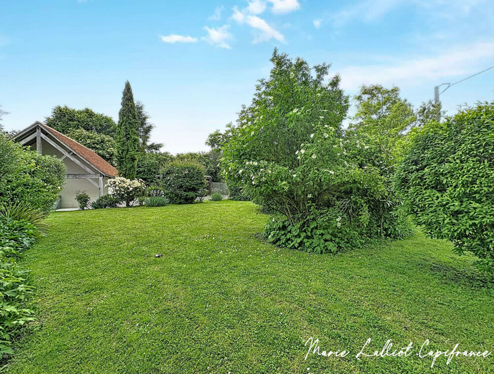Propriété Pierres apparentes, 242m², 5 chambres, Dortoir enfant et mezzanine, Loiret, Piscine, Jacuzzi, Terrain de tennis, Garag