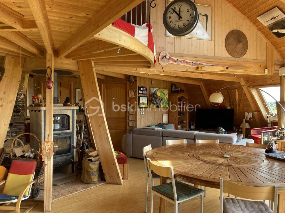MAISON RONDE EN BOIS QUI TOURNE AVEC LE SOLEIL