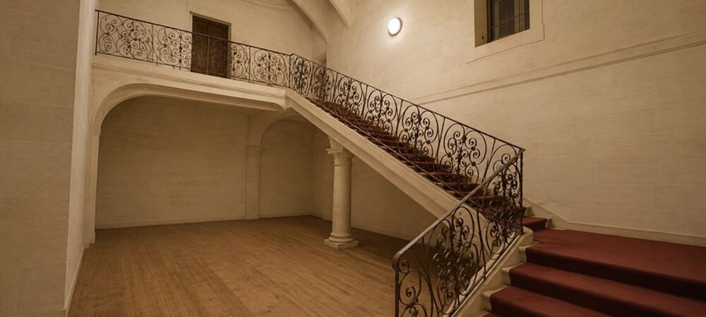   CENTRE SOMMIERES ,  FONDS DE COMMERCE +MURS + APPARTEMENT A SAISIR! Sommieres