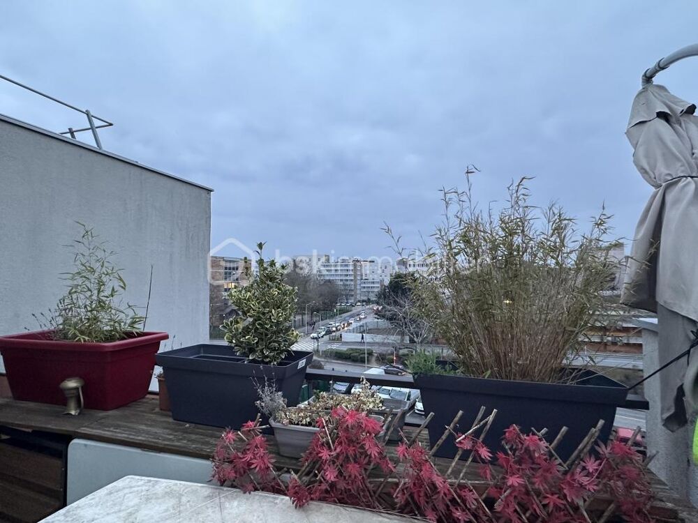 À vendre  Appartement avec balcon et parking  Évry-Courcouronnes