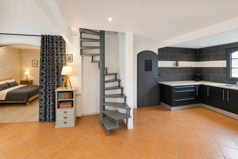 Maison spacieuse avec piscine à Le Temple
