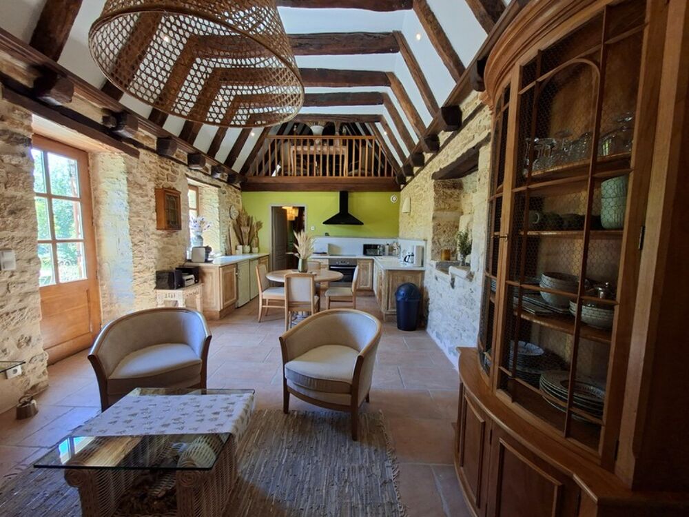 Vente Maison Propriété avec deux maisons en pierre sur plus de 9 hectares aux portes de Sarlat – Périgord Noir Proissans