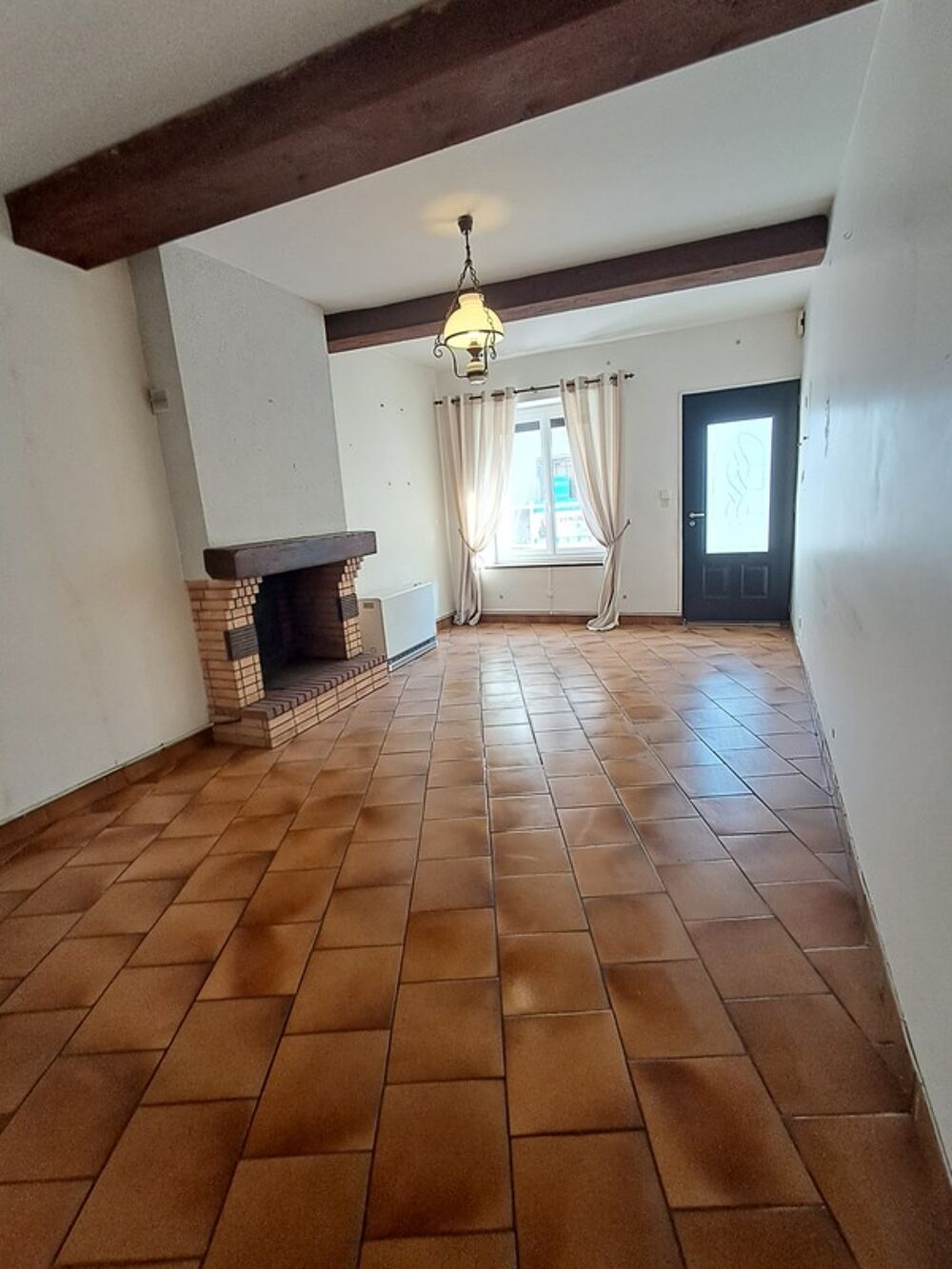 Maison de village traversante, grand garage, grange et fort potentiel  Pexiora