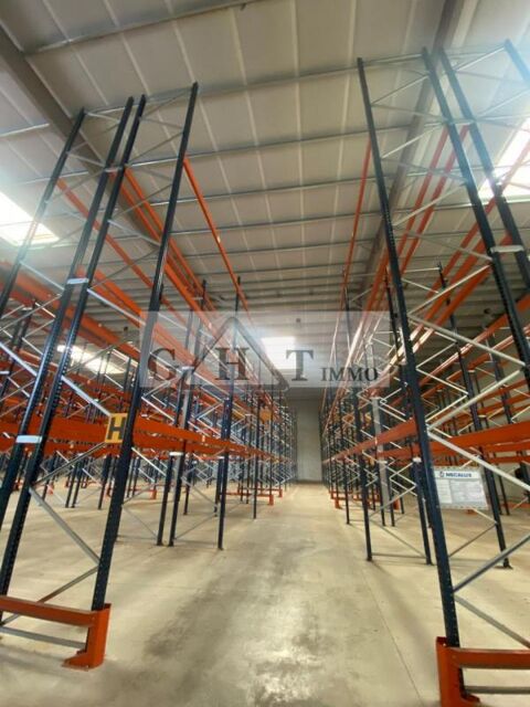 ENTREPOT 2800 M&sup2; + TERRAIN 6000 M&sup2; A VENDRE A VAUX LE PENIL 3200000 77000 Vaux le penil