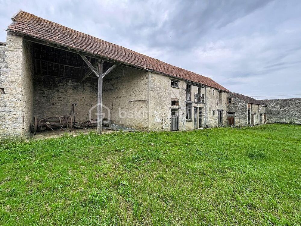 BEAU CORPS DE FERME HABITATION + BATIMENTS A RENOVER