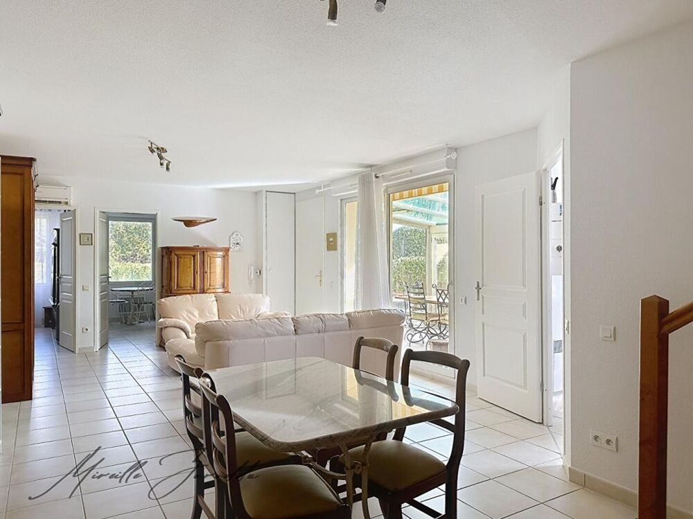 A VENDRE VILLA Jonquieres Saint Vincent 4 piéces de 124m² avec véranda, parking et terrasse