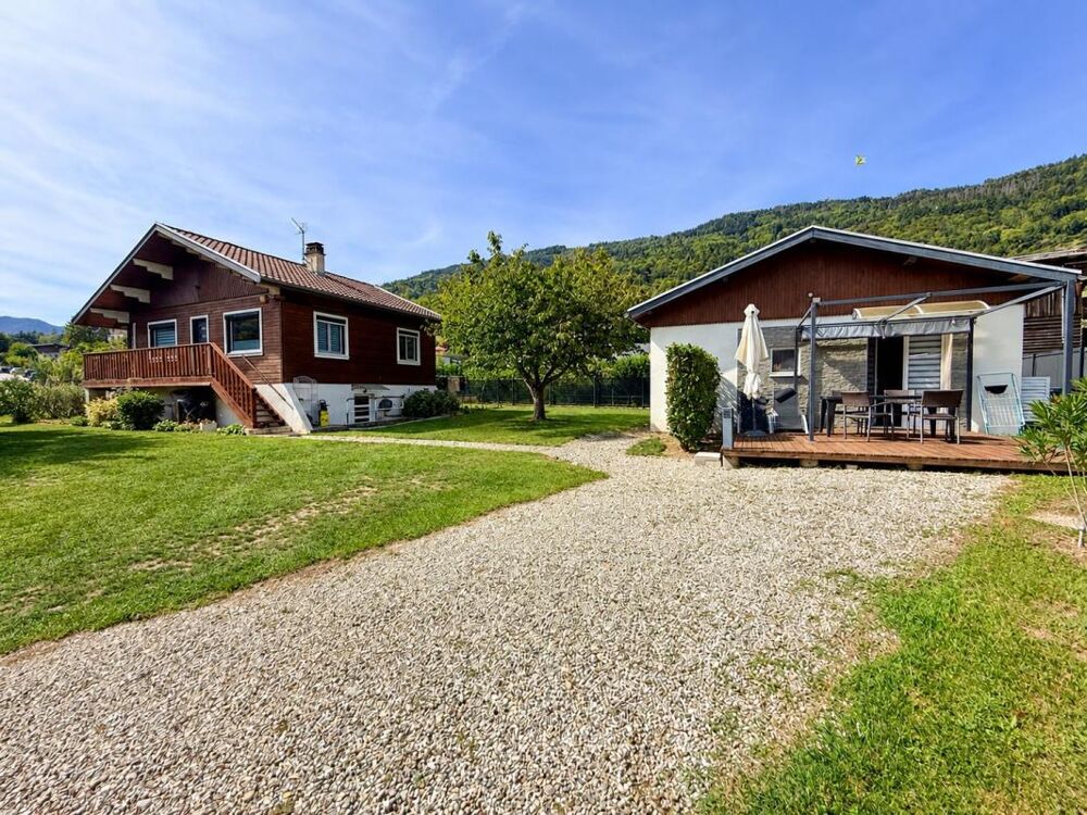 Vente Propriété/Château Ensemble immobilier avec habitation principale, dépendance et revenu locatif – Terrain de 1 004 m²<br><br>ALLEVARD-LES-BAINS – 3 Allevard