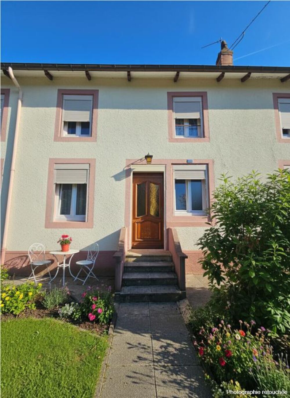 Maison mitoyenne 250 m² , jardin , 2 garages + carport, , 7 chambres, centre-ville Corcieux
