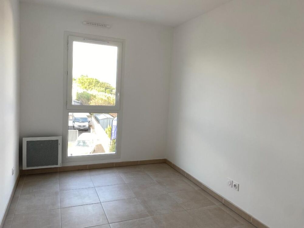 T3 avec balcon et parking à ARLES
