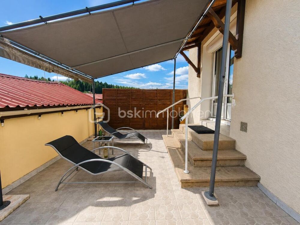 Maison familiale avec sous-sol complet et jardin clos