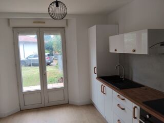  Appartement à louer 3 pièces 65 m²