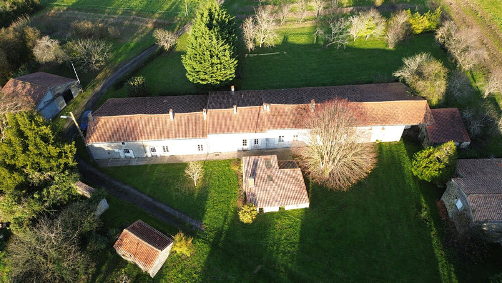 Propriete à vendre 9 pièces proche de LUSSANT (17)