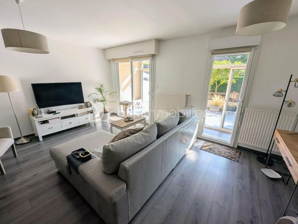 Appartement en RDC avec un grand balcon / extérieur et garage situé à FOUGERES 35300