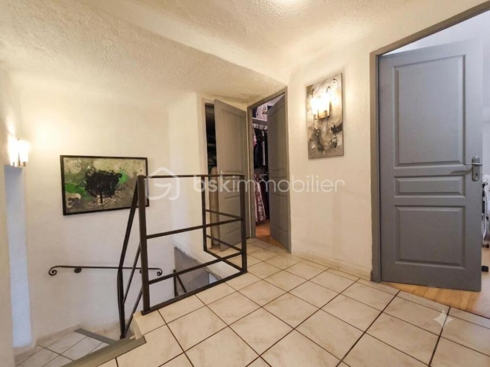 Maison de ville 175 m² avec jardin et garage : 1 appt T4 133 m² et un studio de 33 m²