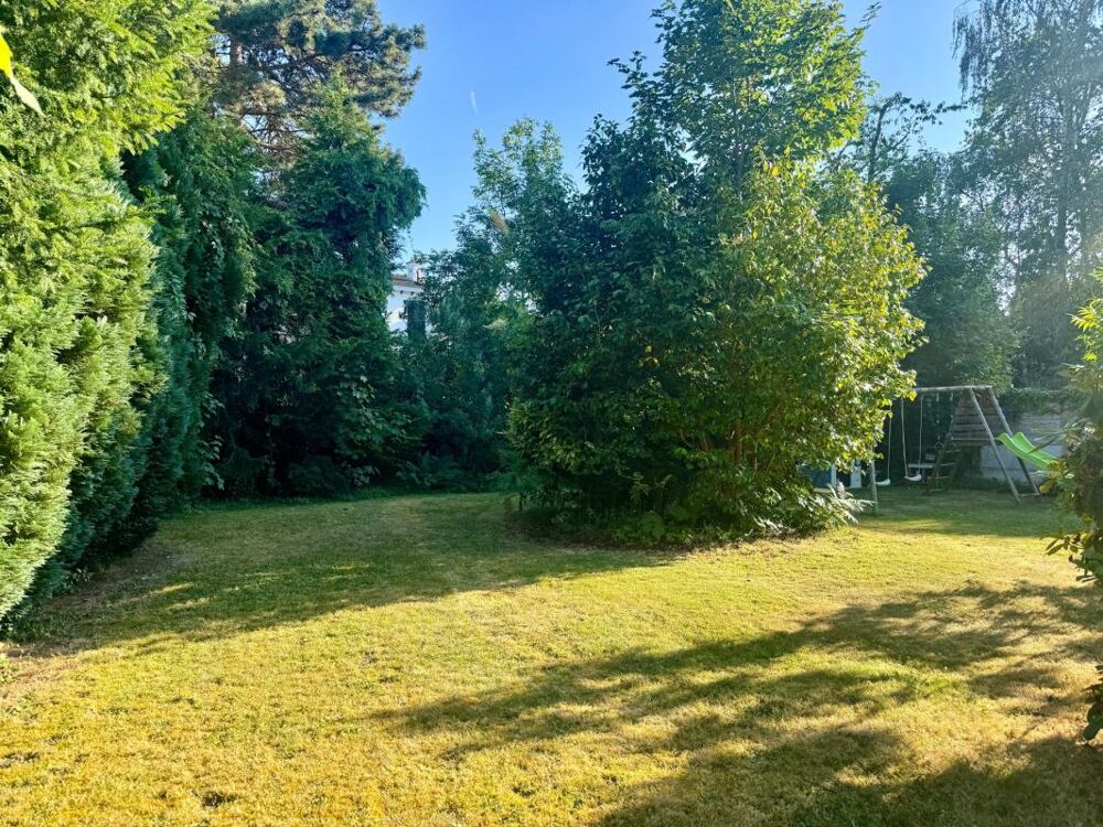 Maison semi-individuelle 90 m² sur 420 m2 de terrain 4 chambres  Garage  Jardin arboré  Environnement privilégié