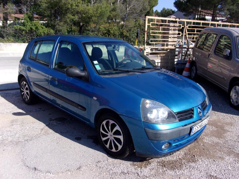 Clio II 1,5 DCI DYNAMIQUE 80CV 2004 occasion 13510 &Eacute;guilles