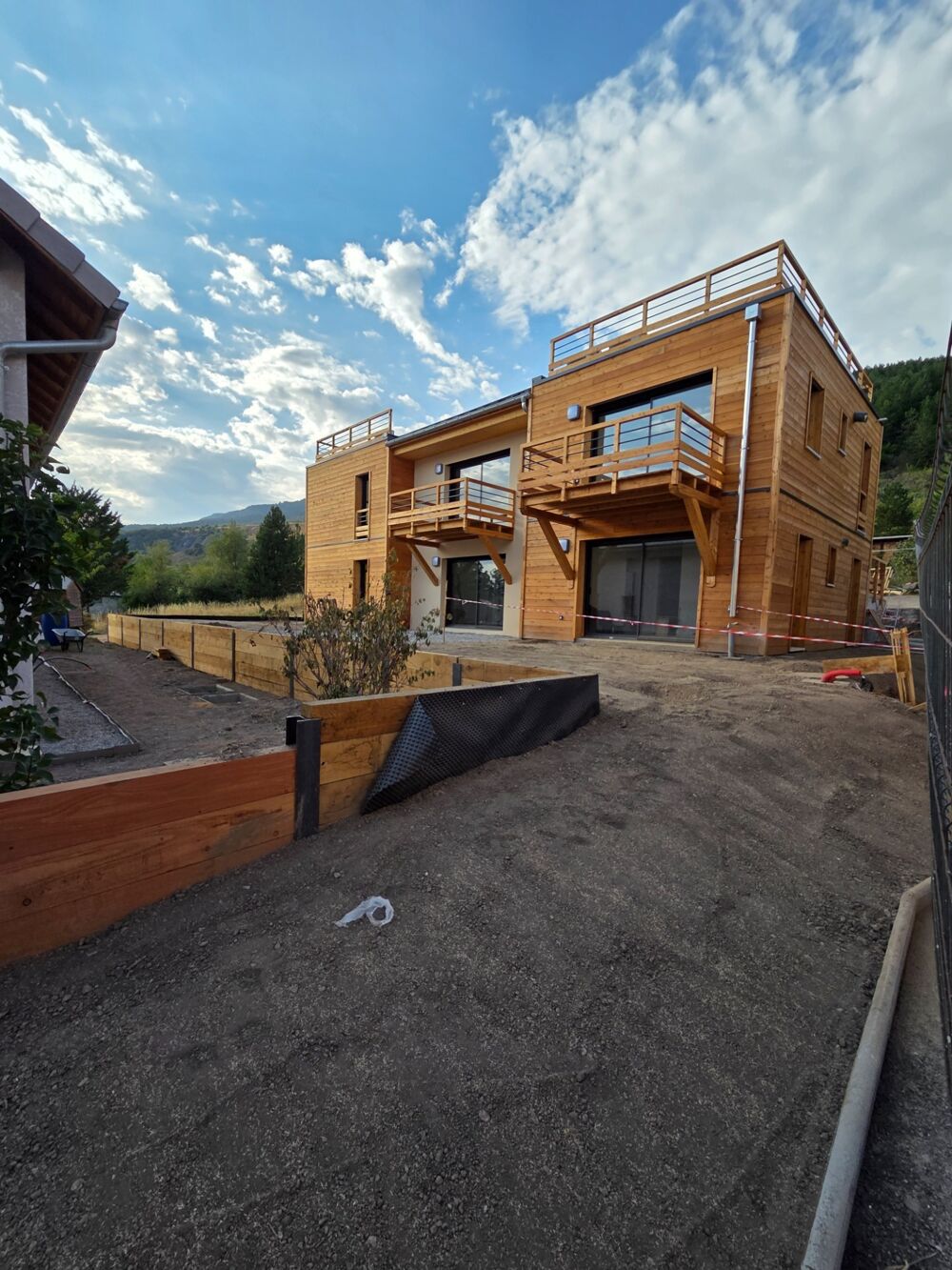 Vente Duplex/Triplex Appartement à vendre T3 /T4 ( 2 chambres et 1 coin nuit) en duplex atypique avec terrasse Vue Lac et Montagnes sur Savines Le La Savines le lac