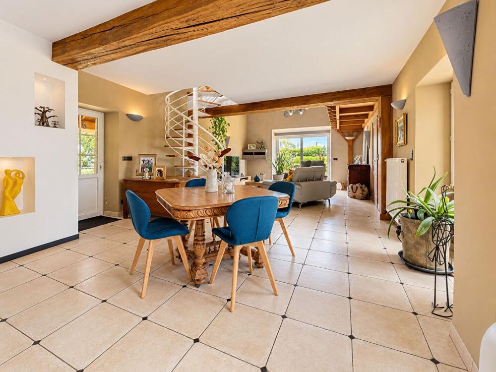 Vente Maison Ancien corps de fermé rénové de 250 m2 sur près d'un hectare de terrain - nombreuses dépendances Mamers