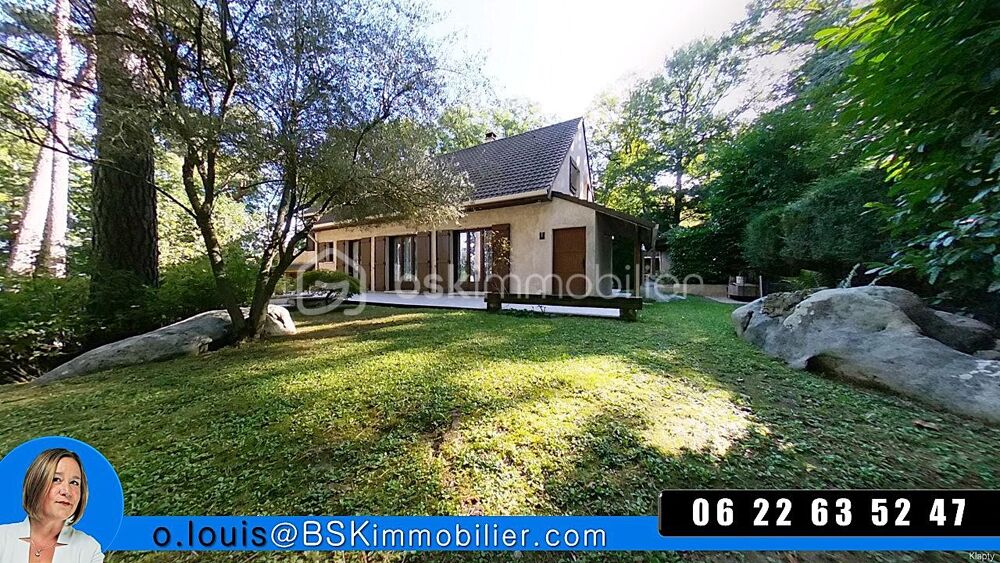Maison familiale au coeur dune bulle de verdure